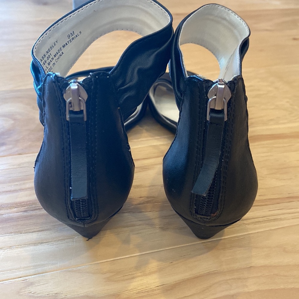 CH Bass & Company black dress shoes, women’s size 9, lightly used - Picture 3 of 5
